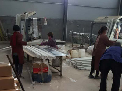 PVC護(hù)角網(wǎng)生產(chǎn)車間